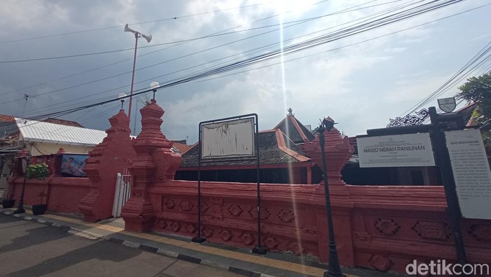 Masjid Merah Panjunan Cirebon