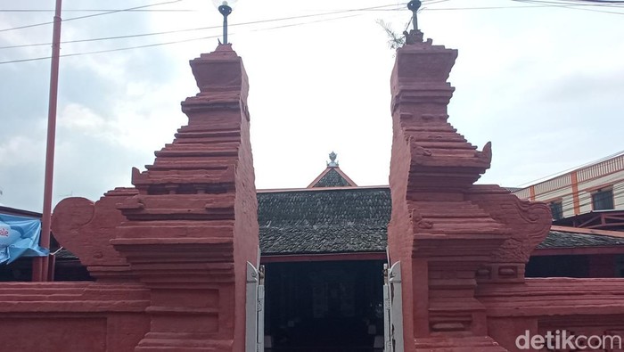 Masjid Merah Panjunan Cirebon
