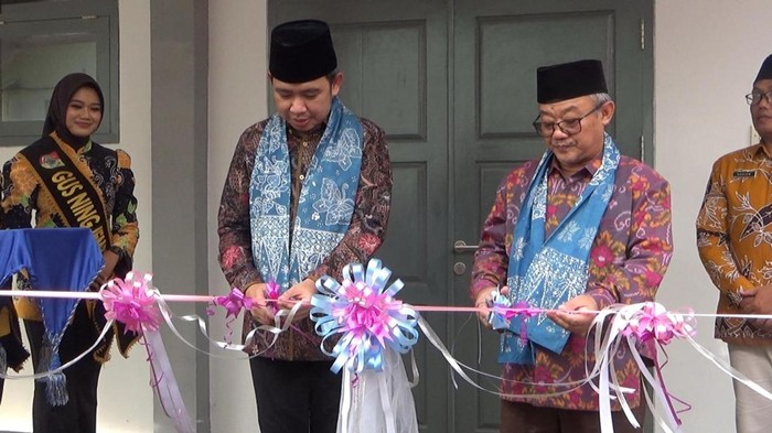 Mendikdasmen Abdul Mu’ti  meresmikan rehab 124 sekolah di Jember