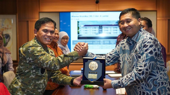 Menteri PKP Maruarar Sirait dan Kasal Laksamana TNI Muhammad Ali bertemu di Kantor Kementerian PKP, Jumat (20/2/2026).