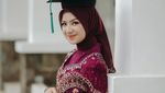 Pesona Nashwa Zahira Si Wisudawati Fakultas Kedokteran USU