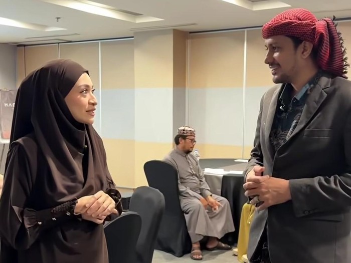 Nathalie Holscer manasik sebelum umrah.