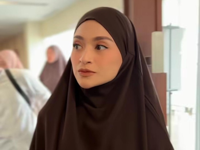 Nathalie Holscer manasik sebelum umrah.