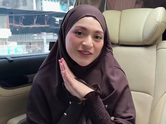Nathalie Holscer manasik sebelum umrah.
