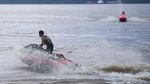 Ngabuburit Seru di Sungai Mahakam, Jet Ski Jadi Daya Tarik
