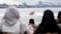 Ngabuburit Seru di Sungai Mahakam, Jet Ski Jadi Daya Tarik