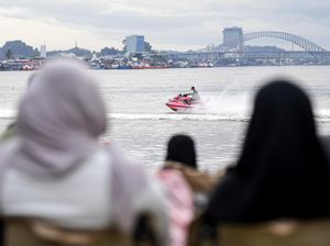 Ngabuburit Seru di Sungai Mahakam, Jet Ski Jadi Daya Tarik