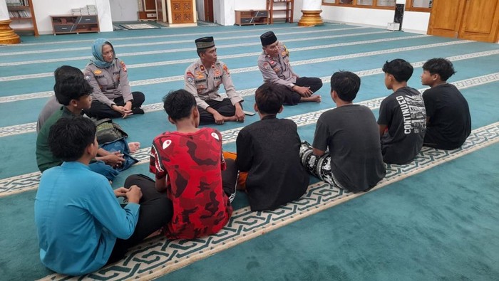 Remaja terlibat tawuran di Depok masuk ke pesantren kilat.