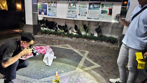 Polisi melakukan olah TPK terkait penyerangan Kantor BPJS Kesehatan Cabang Denpasar, Sabtu (21/2/2026). (Foto: Dok. Polda Bali)