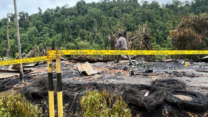 Pos keamanan milik PT Kristalin Ekalestari di Nabire dibakar KKB.