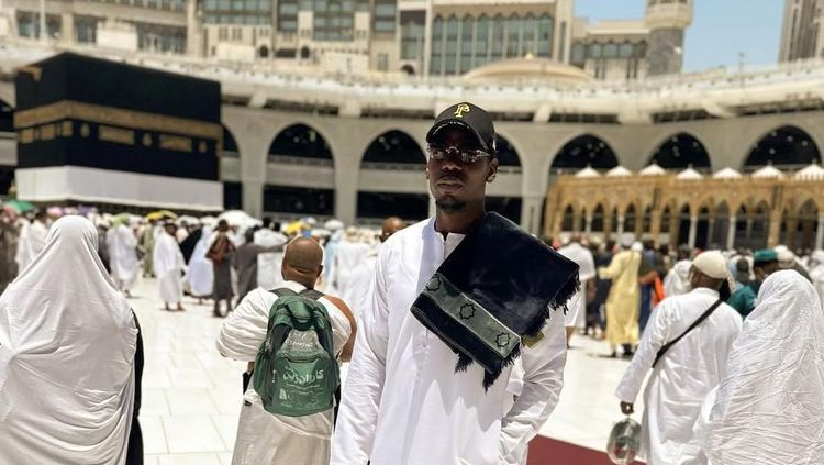 Foto Ramadan Pesepak Bola Dunia, dari Mesut Ozil sampai Paul Pogba