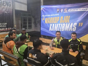 Polisi dan Ojol Sidoarjo Perkuat Sinergi Lewat Sahur on the Road