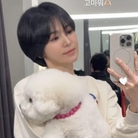 Foto Song Hye Kyo Bikin Fans Salfok, Pria di Belakangnya Diduga Lee Min Ho