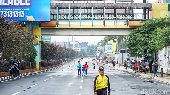 Suasana berbeda terlihat pada kegiatan car free day (CFD) di Jalan Margonda Raya selama bulan Ramadan, Minggu (22/2/2026). Meski tetap digelar seperti biasa, kawasan CFD tampak lebih lengang dibandingkan akhir pekan sebelumnya.