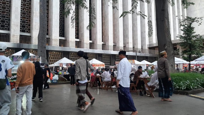 Suasana Berbuka Puasa di Masjid Istiqlal