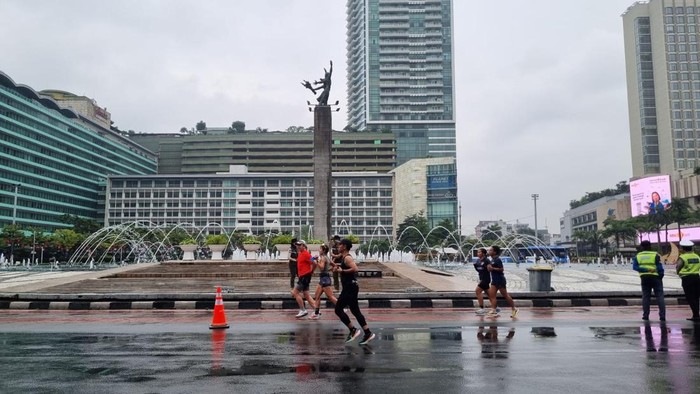 Suasana CFD di Bundaran HI pekan pertama Ramadan