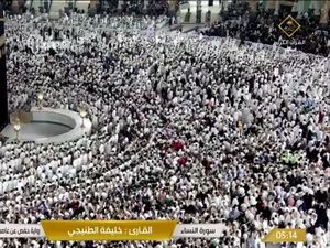 Jemaah Umrah Padati Masjidil Haram di Minggu Pertama Ramadan