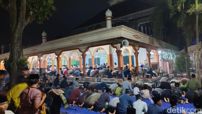 Tarawih kilat di Ponpes Mambaul Hikam atau Pondok Mantenan, Udanawu Blitar