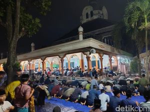 Kisah Salat Tarawih Kilat di Blitar: 23 Rakaat Cuma 13 Menit