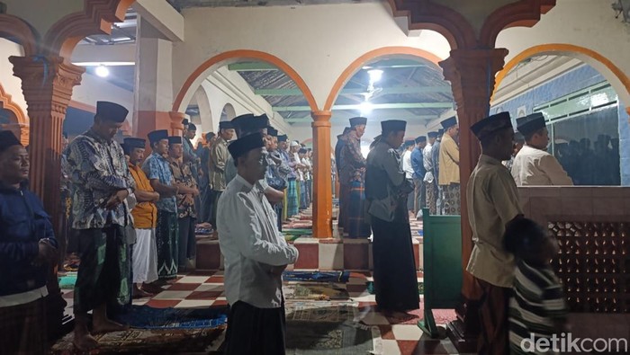 Tarawih kilat di Ponpes Mambaul Hikam atau Pondok Mantenan, Udanawu Blitar