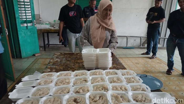 Tradisi pembuatan Bubur Harisah di Kota Cirebon setiap bulan Ramadan
