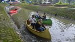 Warga Tangerang Nikmati Ngabuburit dengan Perahu Kano Gratis