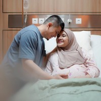 Potret Zaskia Sungkar Lahiran Anak ke-3, Tampil Natural Tanpa Pulasan Makeup