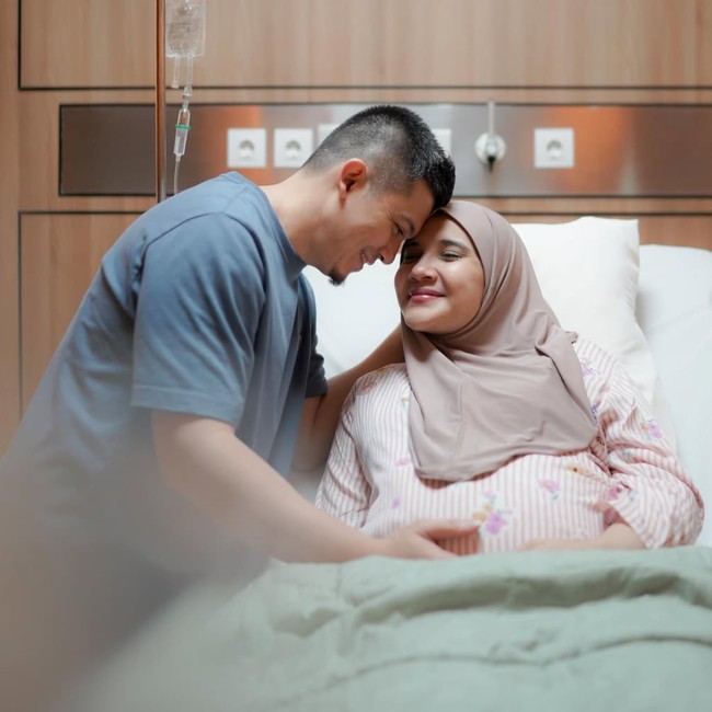 Potret Zaskia Sungkar Lahiran Anak ke-3, Tampil Natural Tanpa Pulasan Makeup