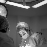 Dari foto yang dibagikan terlihat persalinan berlangsung secara caesar. Anak ketiga Zaskia dan Irwansyah ini diketahui berjenis kelamin laki-laki. Foto: Instagram/@zaskiasungkar15