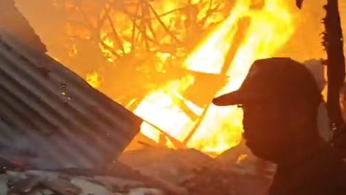 18 kios di Pasar Labuan, Pandeglang terbakar diduga akibat korsleting listrik. (Dok istimewa)