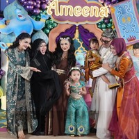 Beda Gaya Berkaftan Ashanty, KD & Geni Faruk, 3 Nenek di Ultah Ameena