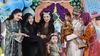 Beda Gaya Berkaftan Ashanty, KD & Geni Faruk, 3 Nenek di Ultah Ameena