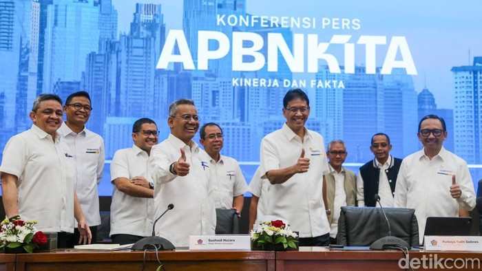 Purbaya Yudhi Sadewa menyampaikan paparan kinerja APBN dalam konferensi pers APBNKita di Gedung Kementerian Keuangan, Jakarta, Senin (23/2/2026).