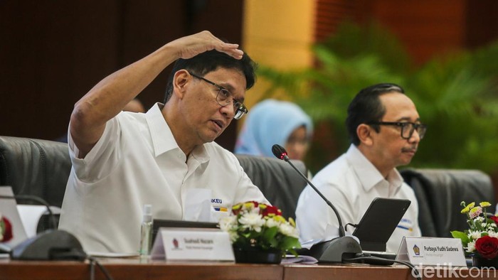 Purbaya Yudhi Sadewa menyampaikan paparan kinerja APBN dalam konferensi pers APBNKita di Gedung Kementerian Keuangan, Jakarta, Senin (23/2/2026).