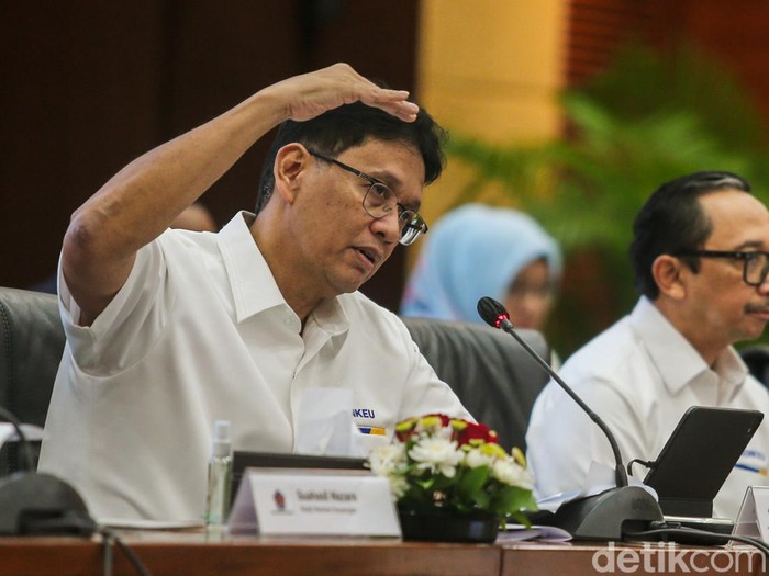 Purbaya Yudhi Sadewa menyampaikan paparan kinerja APBN dalam konferensi pers APBNKita di Gedung Kementerian Keuangan, Jakarta, Senin (23/2/2026).