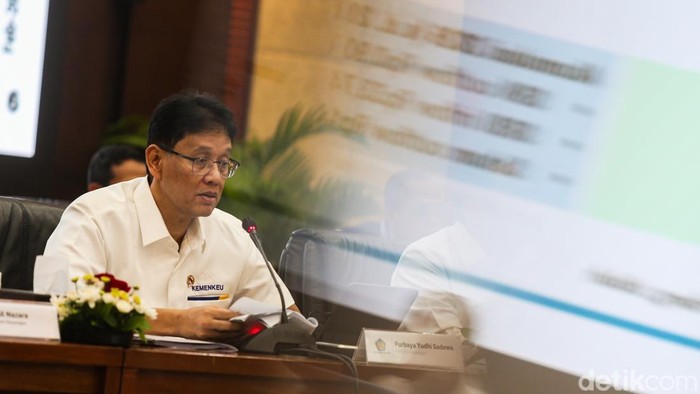 Purbaya Yudhi Sadewa menyampaikan paparan kinerja APBN dalam konferensi pers APBNKita di Gedung Kementerian Keuangan, Jakarta, Senin (23/2/2026).