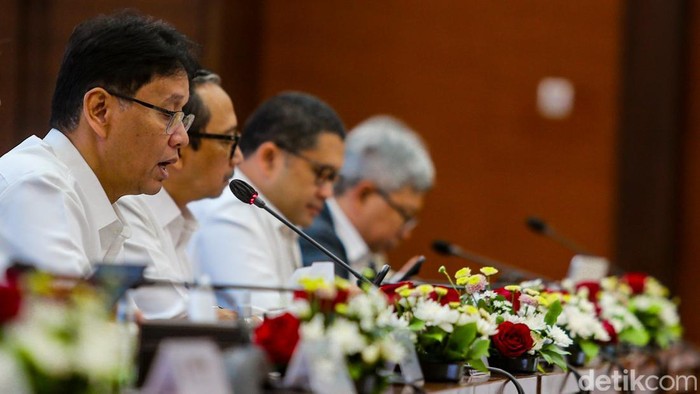 Purbaya Yudhi Sadewa menyampaikan paparan kinerja APBN dalam konferensi pers APBNKita di Gedung Kementerian Keuangan, Jakarta, Senin (23/2/2026).