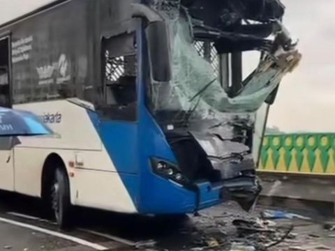 Bus TransJakarta kecelakaan di Koridor 13.