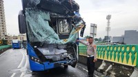 Kronologi Tabrakan Bus TransJ di Jalur 'Langit' gegara Sopir Tertidur