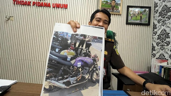 Dugaan barang bukti motor dikanibal di Mojokerto