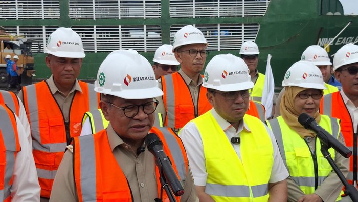 **Pramono Gelar Rapat Soal Trotoar dan Lapangan Padel, Warga Harap Solusi Cepat**