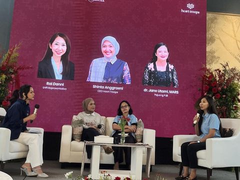 Acara kampanye HeartToHeart oleh brand Heart Troops, talkshow inspiratif yang mengangkat kisah nyata perjuangan ibu dalam mendampingi anak dengan penyakit jantung bawaan di Cerita Rasa Ampera, Jakarta (22/2/2026).