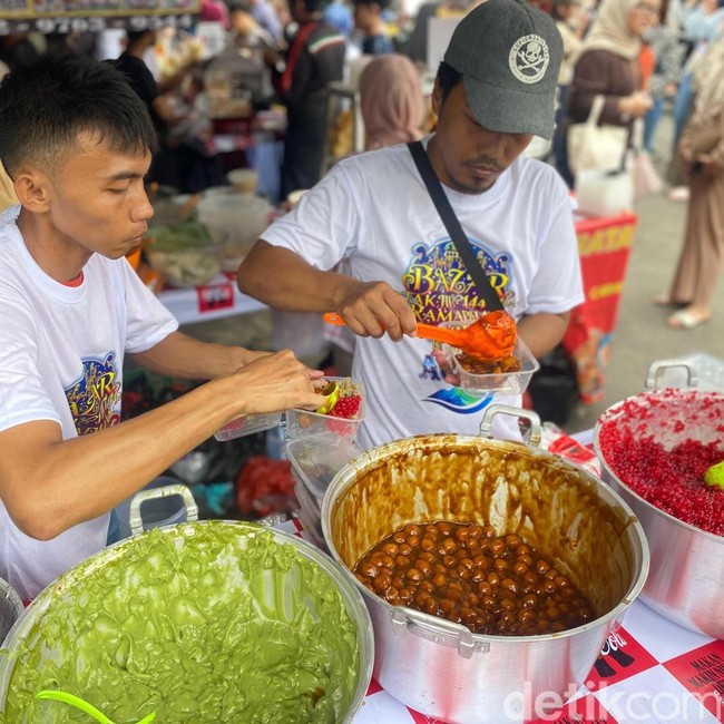Rela Antre 30 Menit Demi Cicip Takjil Bubur Safar yang Legit