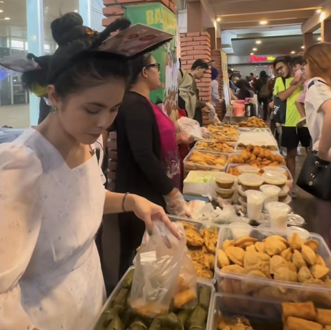 Laris Manis! Karina Ranau Jualan Takjil, Kedainya Diserbu Pembeli