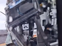 Video: Bus TransJ Koridor 13 Adu Banteng di Jalur Langit