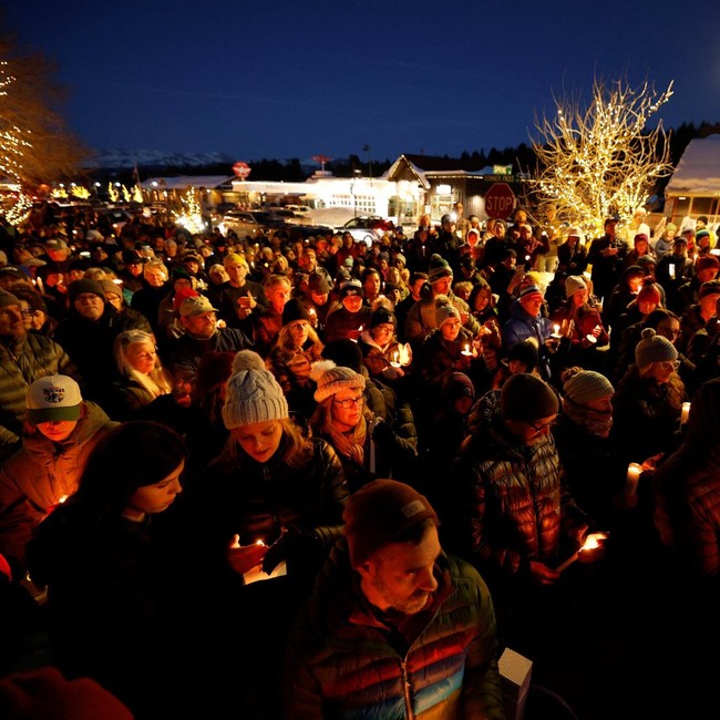 Lilin-Lilin Duka untuk Korban Longsoran Sierra Nevada