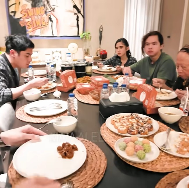 Momen Hangat Maia Estianty Bukber Bareng Al El Dul di Rumah