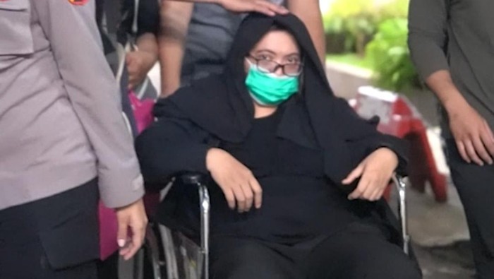 Polisi memeriksa seorang majikan berinisial OAP (37) atas penganiayaan terhadap asisten rumah tangga (ART) berinisial FH (21) di Gunung Putri, Bogor, Jawa Barat, Senin (23/2/2026).