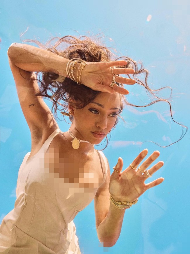 Akun Instagram gosip populer @deuxmoi, yang diikuti 2 juta followers, juga merilis laporan dari seorang sumber. Dikatakan bahwa “Manon diduga tengah dikeluarkan secara bertahap dari grup. Namun tidak ada penjelasan lebih lanjut.” Foto: dok. Instagram @meretmanon