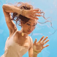 Akun Instagram gosip populer @deuxmoi, yang diikuti 2 juta followers, juga merilis laporan dari seorang sumber. Dikatakan bahwa “Manon diduga tengah dikeluarkan secara bertahap dari grup. Namun tidak ada penjelasan lebih lanjut.” Foto: dok. Instagram @meretmanon